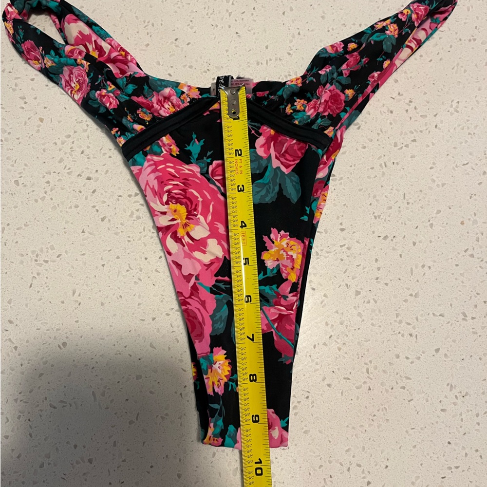 Rosewater cheeky bikini bottom size L - ONLY WORN 2x. BOTTOMS ONLY - Picture 9 of 9